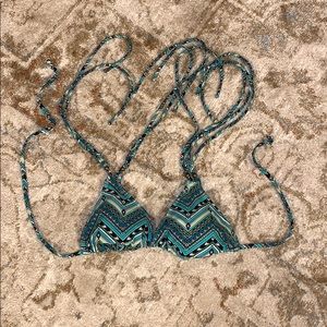 🦋Hobie Aztec print bikini top - Size M